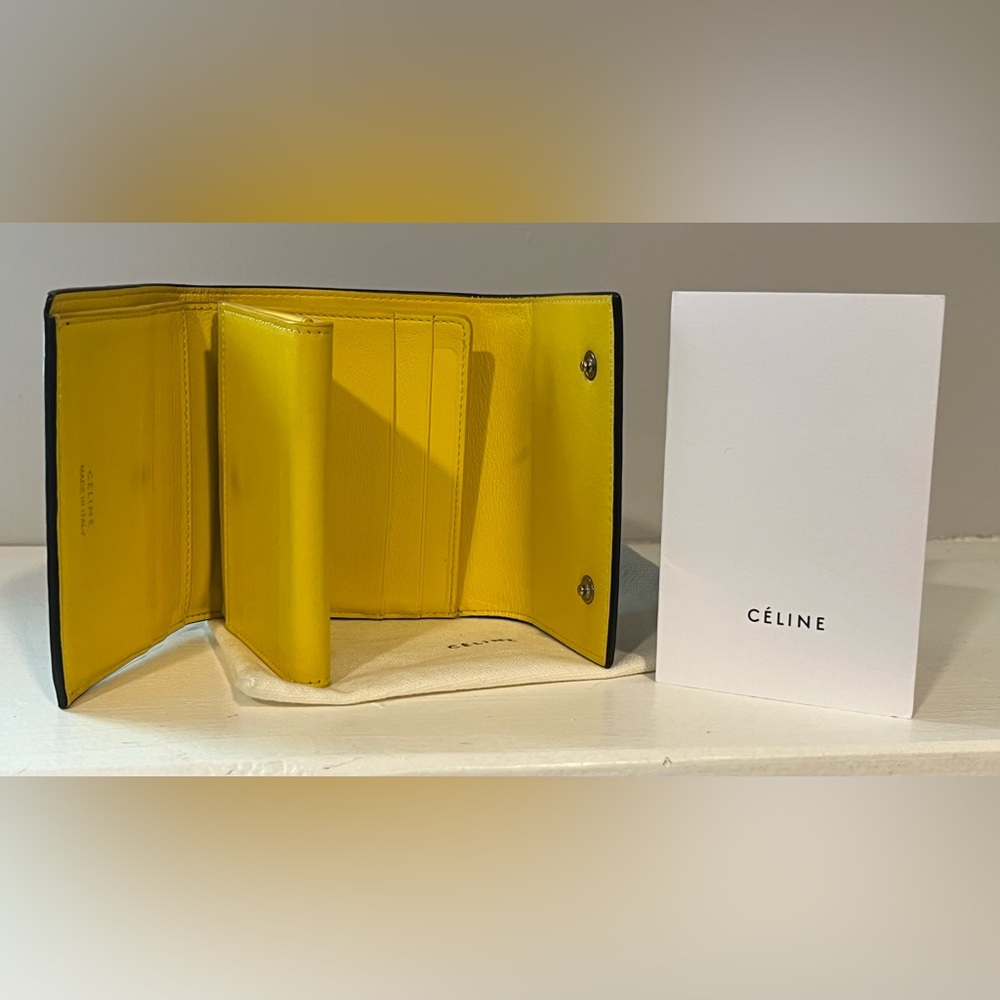 ✨AUTHENTIC CELINE’ Small Tri-Fold Wallet✨ - Picture 7 of 7